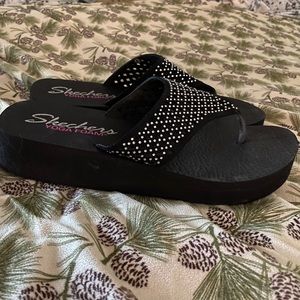 Skechers flip flops